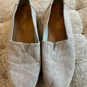 TOMS Women's Gray Slip-On Shoes sz9